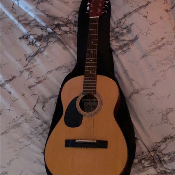 Denver guitar - Picture 1 of 4